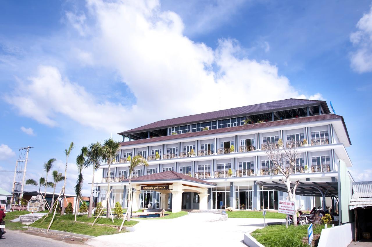 Ozon Hotel Nam Can Ngoại thất bức ảnh